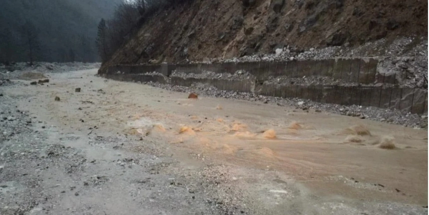 TRAŽE HITNU SANACIJU - Mještani blokiraju magistralnu cestu koja povezuje Jablanicu i Posušje